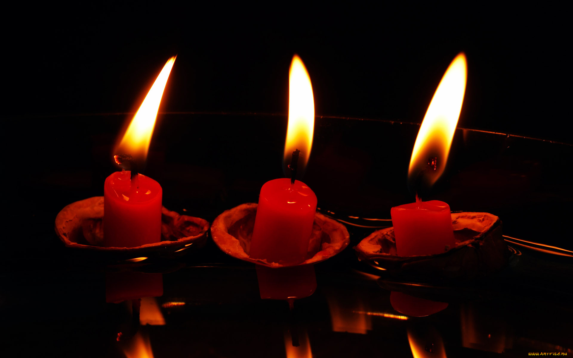 Одновременно зажгли 3 свечи 1. Романтические свечи. Горящие свечи. Красивые свечи. Три свечи.